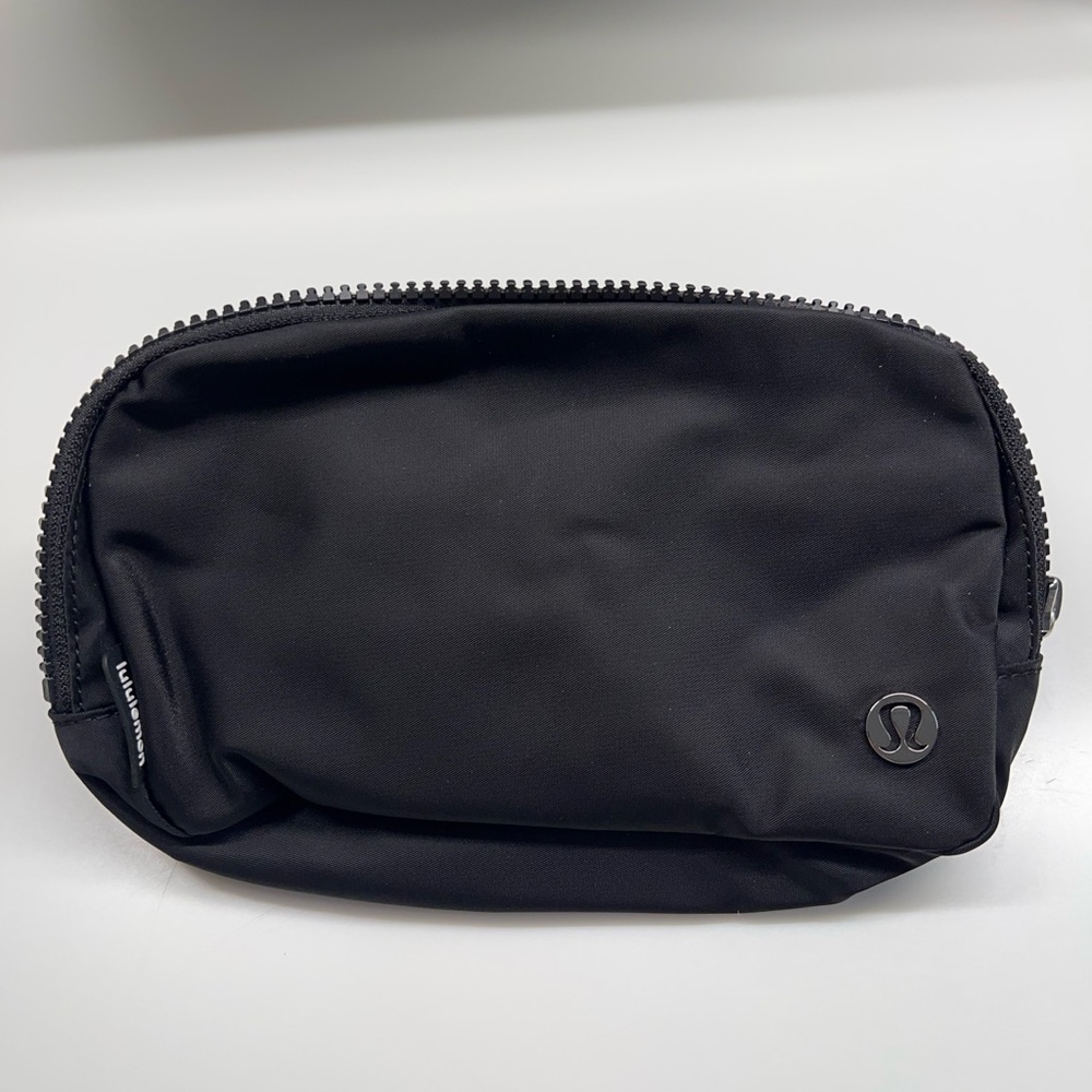 Lululemon Everywhere Belt Bag